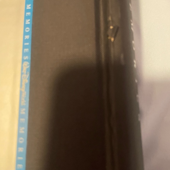Walt Disney World Memories Photo Album. Holds 200 4x6 photos. - Picture 5 of 9